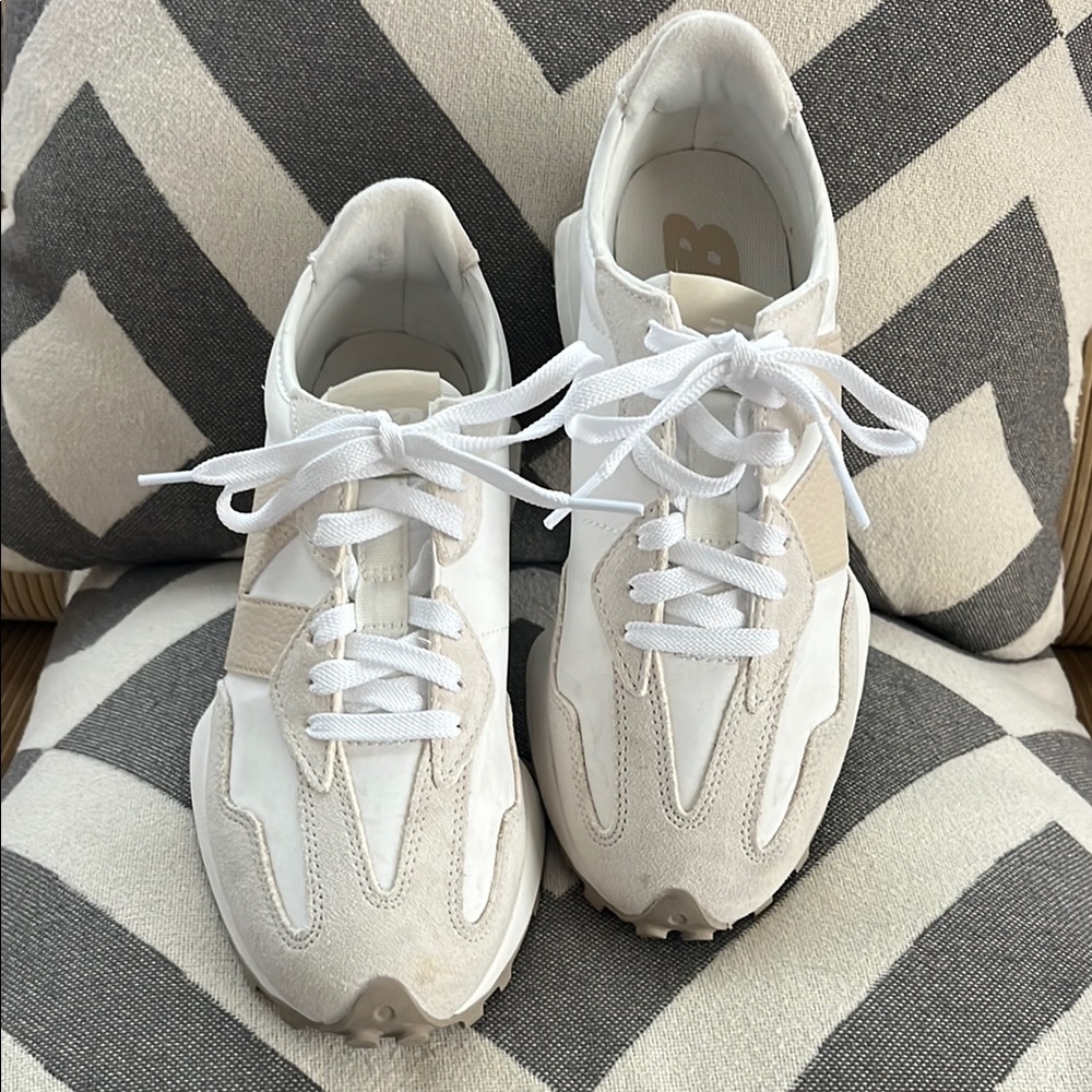 Women's New Balance 327 White and Cream Sneakers EUC